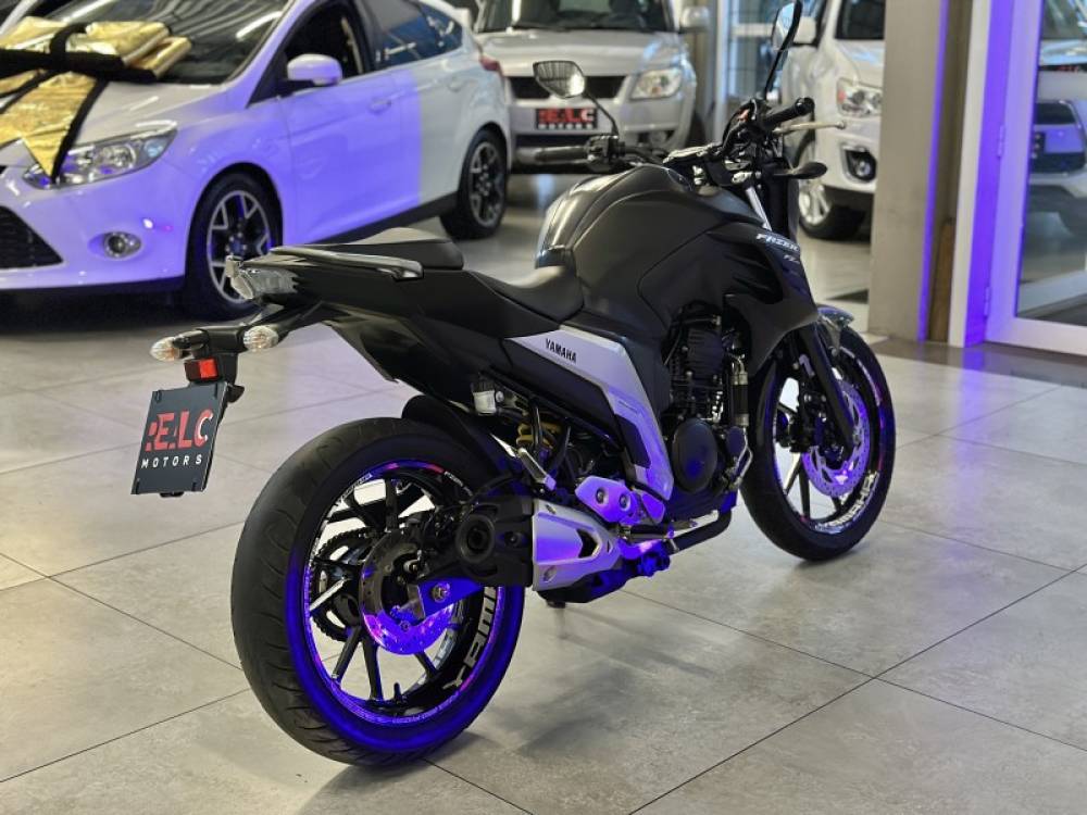 YAMAHA - FAZER - 2022/2023 - Preta - R$ 22.900,00