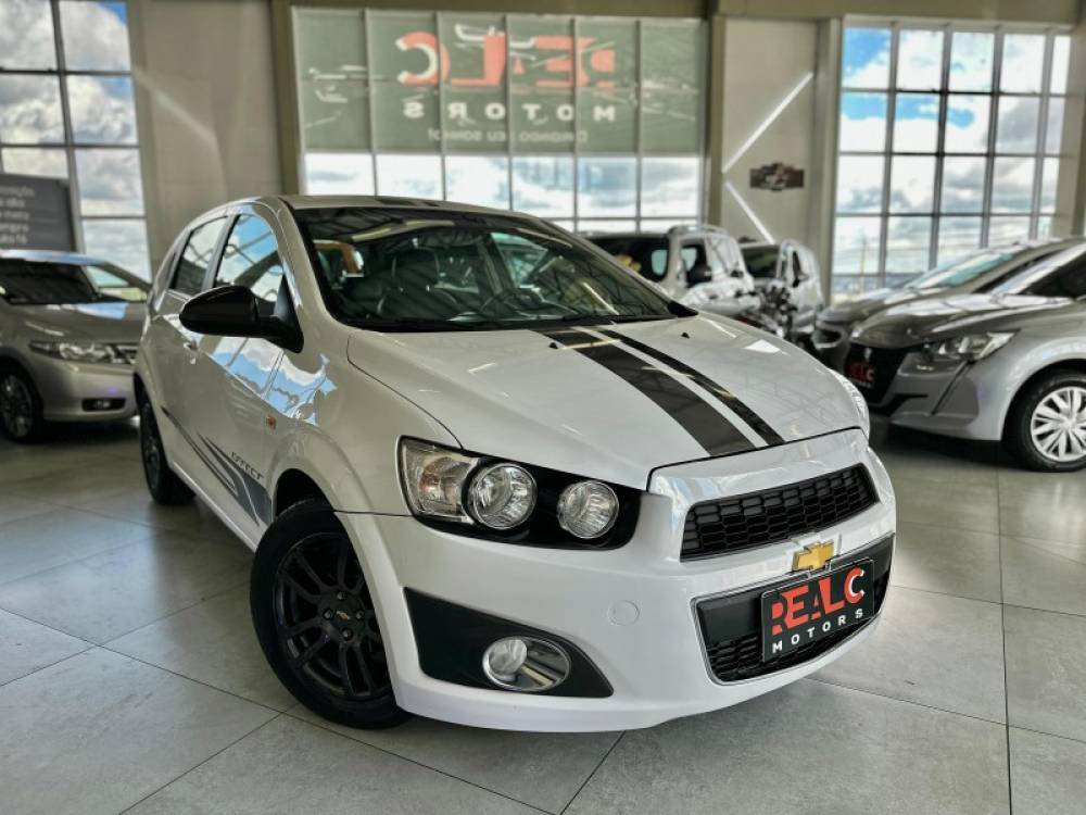 CHEVROLET - SONIC - 2013/2014 - Branca - R$ 42.900,00