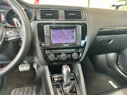 VOLKSWAGEN - JETTA - 2016/2016 - Branca - R$ 96.900,00